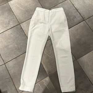 Trendy casual white pants / skinny legs
